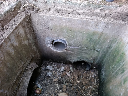 排水管を集水桝に接続