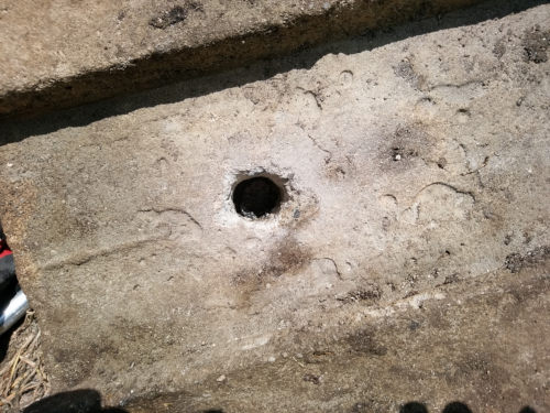 物干しのコンクリート台に穴をあける